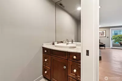 9829 Hilltop Road, Bellevue, WA 98004 - Photo 19