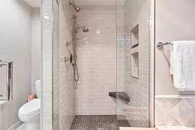 9829 Hilltop Road, Bellevue, WA 98004 - Photo 25