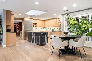 9829 Hilltop Rd, Bellevue, WA 98004 - Photo 9