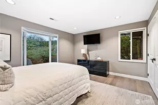 9829 Hilltop Rd, Bellevue, WA 98004 - Photo 27