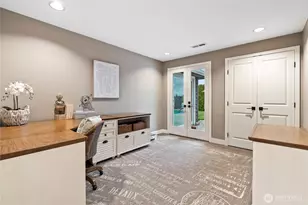 9829 Hilltop Rd, Bellevue, WA 98004 - Photo 21