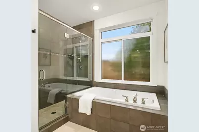 10702 35th Avenue NE, Seattle, WA 98125 - Photo 27