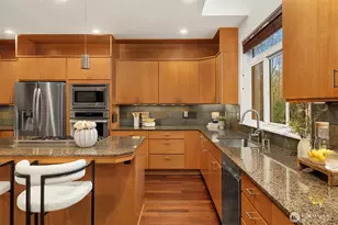 10702 35th Ave NE, Seattle, WA 98125 - Photo 15