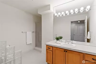 300 110th Avenue NE #610, Bellevue, WA 98004 - Photo 23