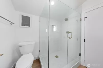 11738 Phinney Avenue N #A, Seattle, WA 98133 - Photo 27