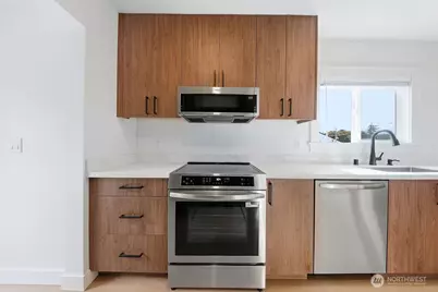 11738 Phinney Avenue N #A, Seattle, WA 98133 - Photo 17