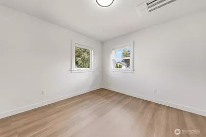 11738 Phinney Avenue N #A, Seattle, WA 98133 - Photo 31