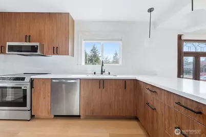 11738 Phinney Avenue N #A, Seattle, WA 98133 - Photo 19