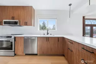 11738 Phinney Ave N, Seattle, WA 98133 - Photo 19