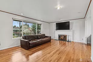 7028 39th Ave NE, Seattle, WA 98115 - Photo 5