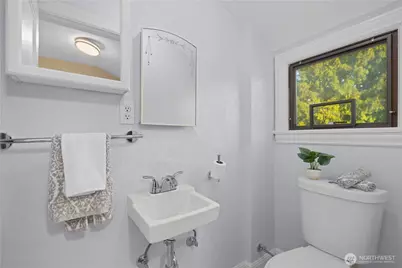 7558 12th Avenue NW, Seattle, WA 98117 - Photo 23