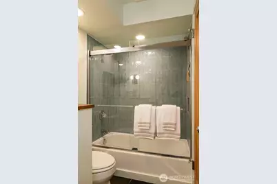 732 11th Avenue E #304, Seattle, WA 98102 - Photo 27