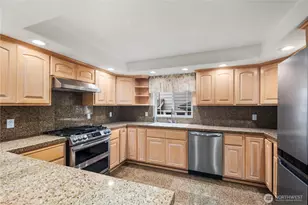 936 N 93rd St, Seattle, WA 98103 - Photo 9