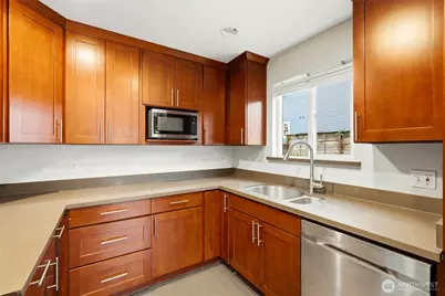 3017 W Government Way, Seattle, WA 98199 - Photo 15