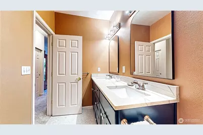 12712 Admiralty Way #E-103, Everett, WA 98204 - Photo 11