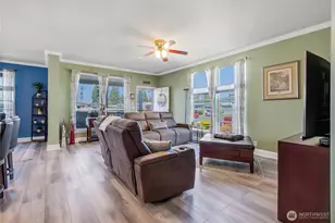 936 Mountain Villa Dr, Enumclaw, WA 98022 - Photo 5