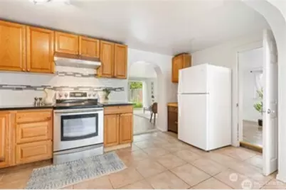 671 Shelton Avenue NE, Renton, WA 98056 - Photo 5