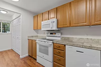 10014 NE 127th Place #A103, Kirkland, WA 98034 - Photo 11