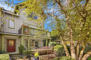 737 Madison Ave N, Bainbridge Island, WA 98110 - Photo 1