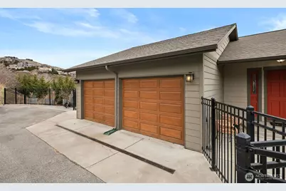 712 Vista View Place, East Wenatchee, WA 98802 - Photo 3