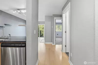 840 NE 125th Street NE #304, Seattle, WA 98125 - Photo 9