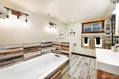 941 N 79th Street, Seattle, WA 98103 - Photo 19