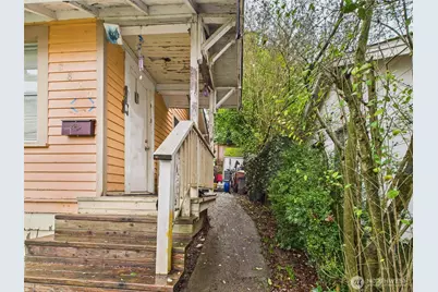 2820 29th Avenue S, Seattle, WA 98114 - Photo 3