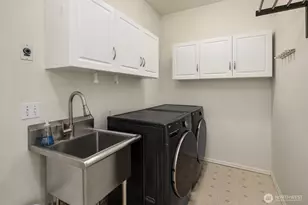 2402 NE 19th St, Renton, WA 98056 - Photo 27