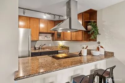 1717 5th Avenue N #103, Seattle, WA 98109 - Photo 9