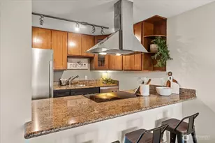 1717 5th Ave N, Seattle, WA 98109 - Photo 9