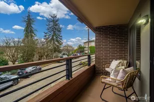 1717 5th Ave N, Seattle, WA 98109 - Photo 13