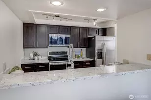 7 Lake Bellevue Dr, Bellevue, WA 98005 - Photo 9