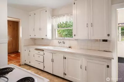 11737 North Park Avenue N, Seattle, WA 98133 - Photo 15