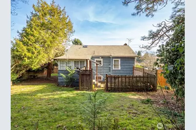 11737 North Park Avenue N, Seattle, WA 98133 - Photo 3