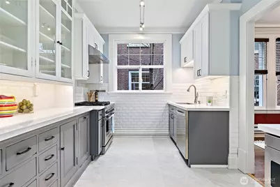 615 Boren Avenue #27, Seattle, WA 98104 - Photo 9