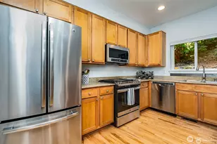 5523 Lakemont Blvd SE, Bellevue, WA 98006 - Photo 9