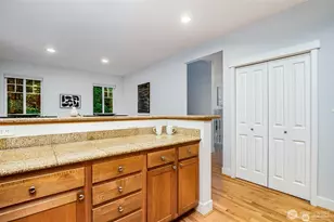 5523 Lakemont Blvd SE, Bellevue, WA 98006 - Photo 13