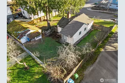 2524 NE 130th Street, Seattle, WA 98125 - Photo 9