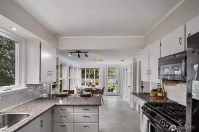 7941 30th Avenue SW, Seattle, WA 98126 - Photo 11