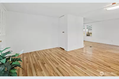 11040 14th Avenue SW, Seattle, WA 98146 - Photo 9