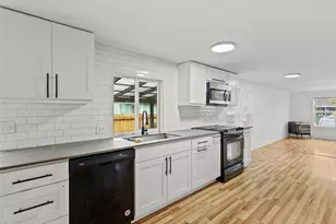 11040 14th Ave SW, Seattle, WA 98146 - Photo 17