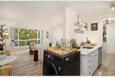 6225 Lake Washington Boulevard NE #208, Kirkland, WA 98033 - Photo 9