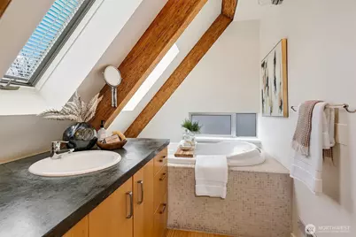 2411 4th Avenue W, Seattle, WA 98119 - Photo 21