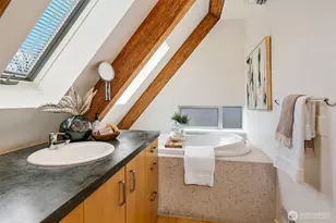 2411 4th Ave W, Seattle, WA 98119 - Photo 21