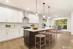 12055 SE May Creek Park Dr, Newcastle, WA 98056 - Photo 5