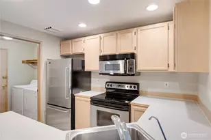 1051 Madison Ave N, Bainbridge Island, WA 98110 - Photo 5