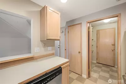 1051 Madison Avenue N, Bainbridge Island, WA 98110 - Photo 31