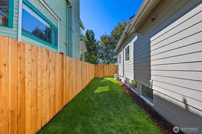 8226 Meridian Avenue N, Seattle, WA 98103 - Photo 35