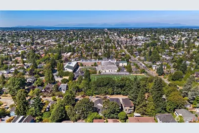 8226 Meridian Avenue N, Seattle, WA 98103 - Photo 37