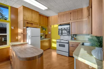 2557 Perkins Lane W, Seattle, WA 98199 - Photo 11